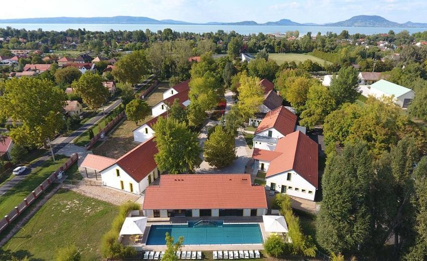 Hubertus Hof Landhotel Balatonfenyves Exterior foto